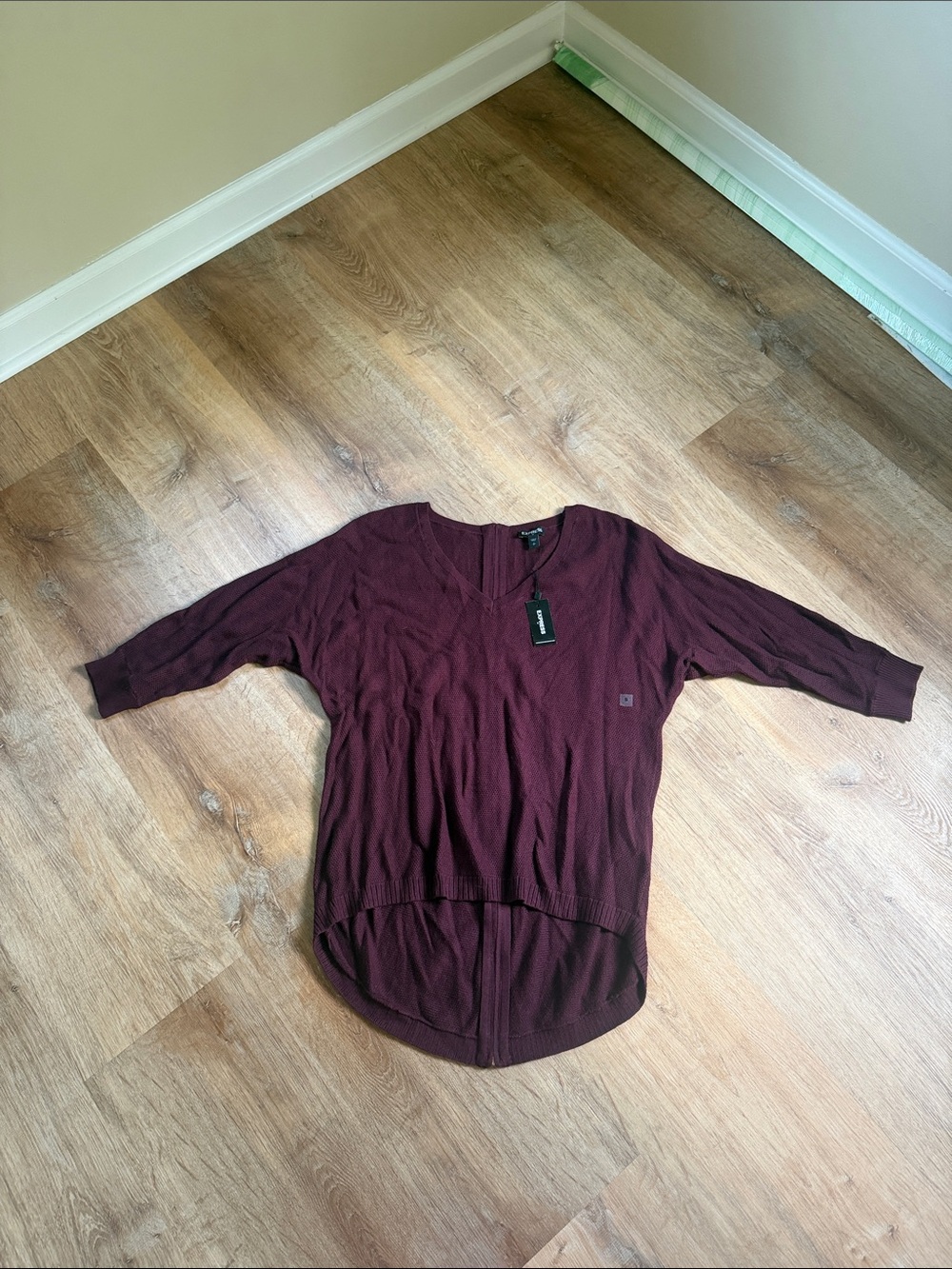 NWT - Express Women's V-Neck Hi-Low Sweater - Plum size small